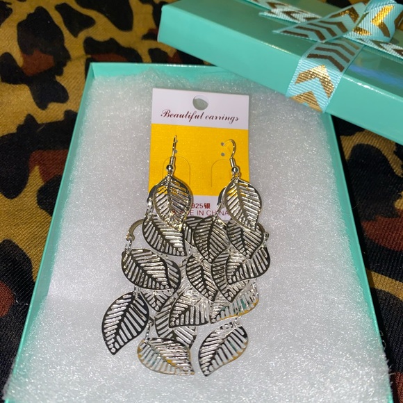 Silver Earring Set. - Picture 7 of 8